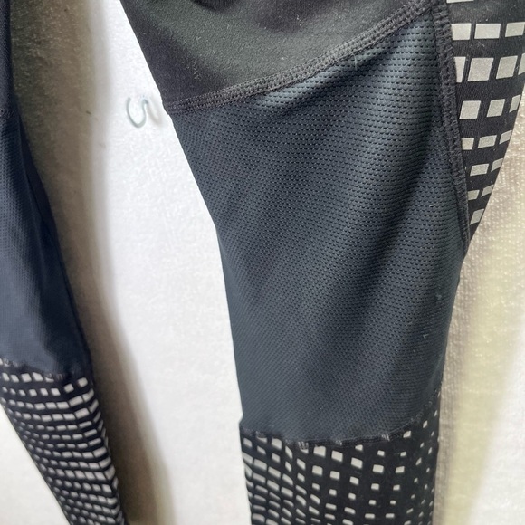 Athleta Be Free Reflective Leggings  Womens M Black Stretch Cute Running 2270 - Picture 6 of 7